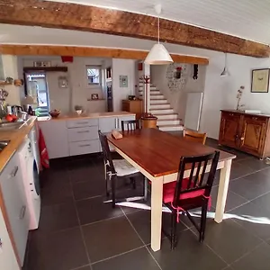 Hébergement de vacances Maison De Village, Bourdeaux